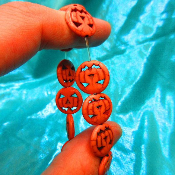 Orange Howlite Pumpkins 7" Stretchy Gemstone Bracelet - Picture 3 of 3